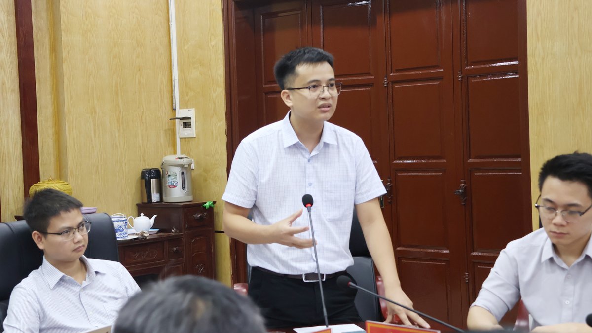 Đại diện doanh nghiệp phát biểu tham luận tại hội nghị. Đại diện doanh nghiệp phát biểu tham luận tại hội nghị.