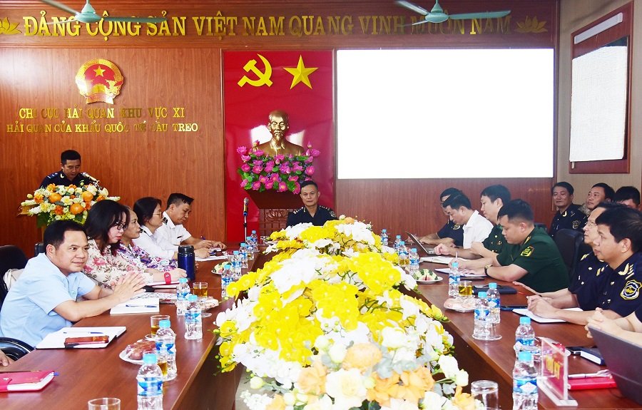 Hải quan Cửa khẩu quốc tế Cầu treo tổ chức đối thoại, hỗ trợ doanh nghiệp cập nhật chính sách mới Hải quan Cửa khẩu quốc tế Cầu treo tổ chức đối thoại, hỗ trợ doanh nghiệp cập nhật chính sách mới