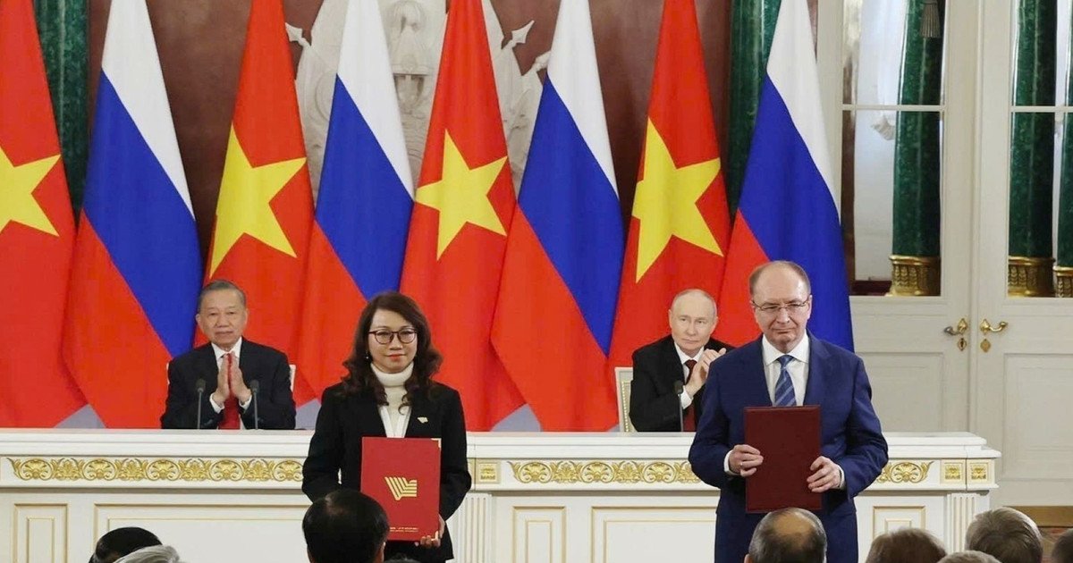 Tổng Bí thư, Chủ tịch nước Tô Lâm và Tổng thống Nga Vladimir Putin chứng kiến Lễ trao văn kiện hợp tác giữa hai nước. (Ảnh: Thống Nhất/TTXVN) Tổng Bí thư, Chủ tịch nước Tô Lâm và Tổng thống Nga Vladimir Putin chứng kiến Lễ trao văn kiện hợp tác giữa hai nước. (Ảnh: Thống Nhất/TTXVN)