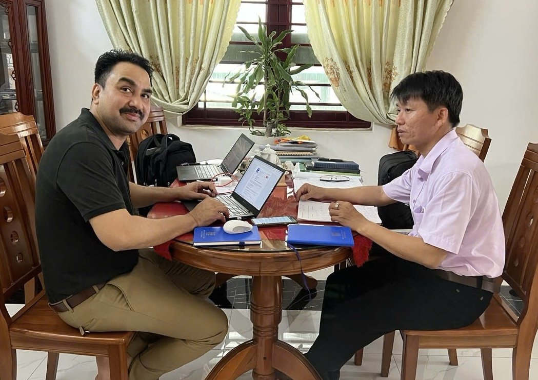 Tiến sĩ Trần Đức Thuận làm việc với đối tác nước ngoài về mới công nghệ, năng lực quản trị và hiệu quả sản xuất. Ảnh: Thu Hiền Tiến sĩ Trần Đức Thuận làm việc với đối tác nước ngoài về mới công nghệ, năng lực quản trị và hiệu quả sản xuất. Ảnh: Thu Hiền
