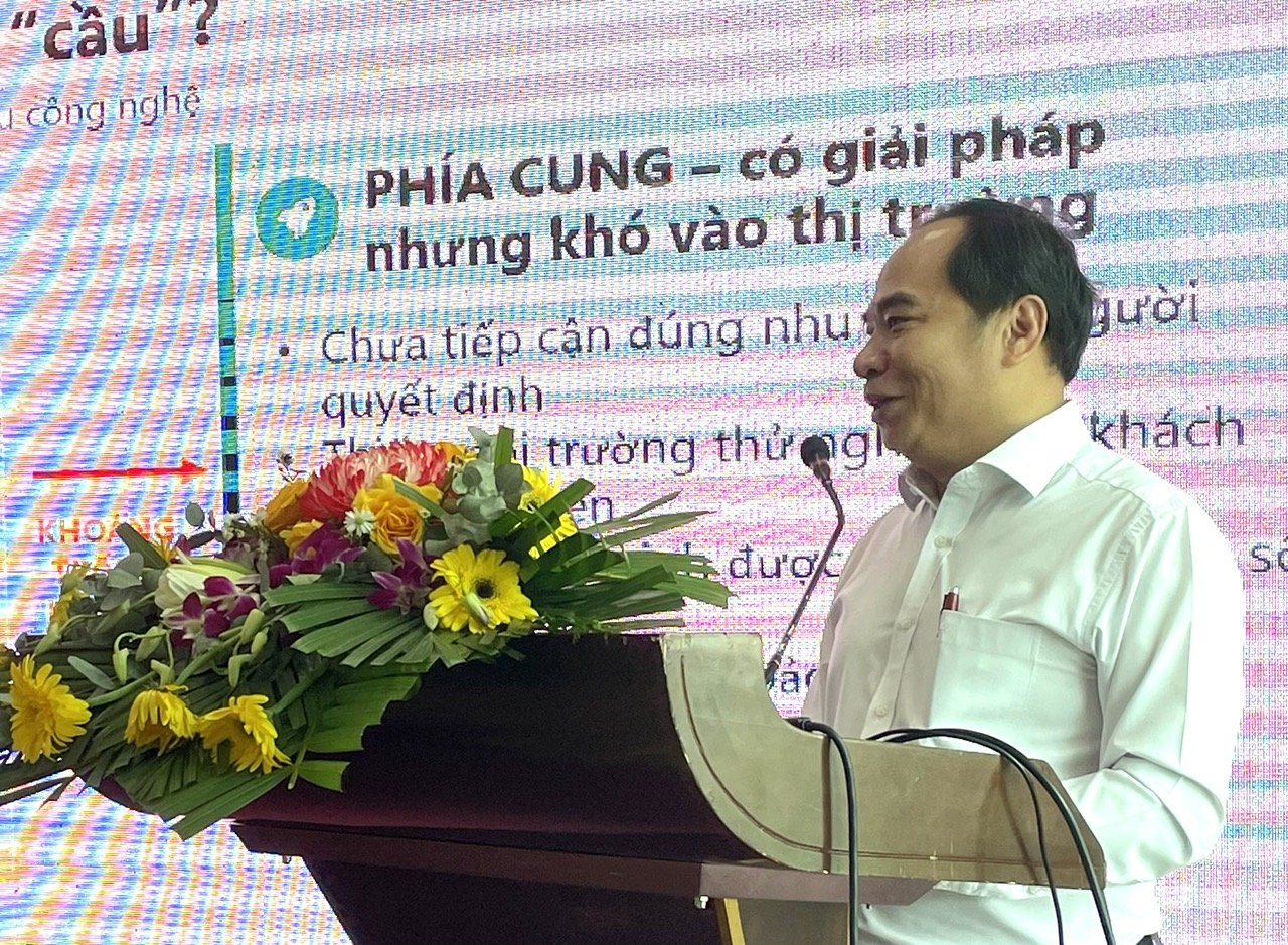 Ông Nguyễn Hữu Thanh Bình, Phó Giám đốc Sở Khoa học và Công nghệ TP. Cần Thơ phát biểu với Hội thảo Ông Nguyễn Hữu Thanh Bình, Phó Giám đốc Sở Khoa học và Công nghệ TP. Cần Thơ phát biểu với Hội thảo
