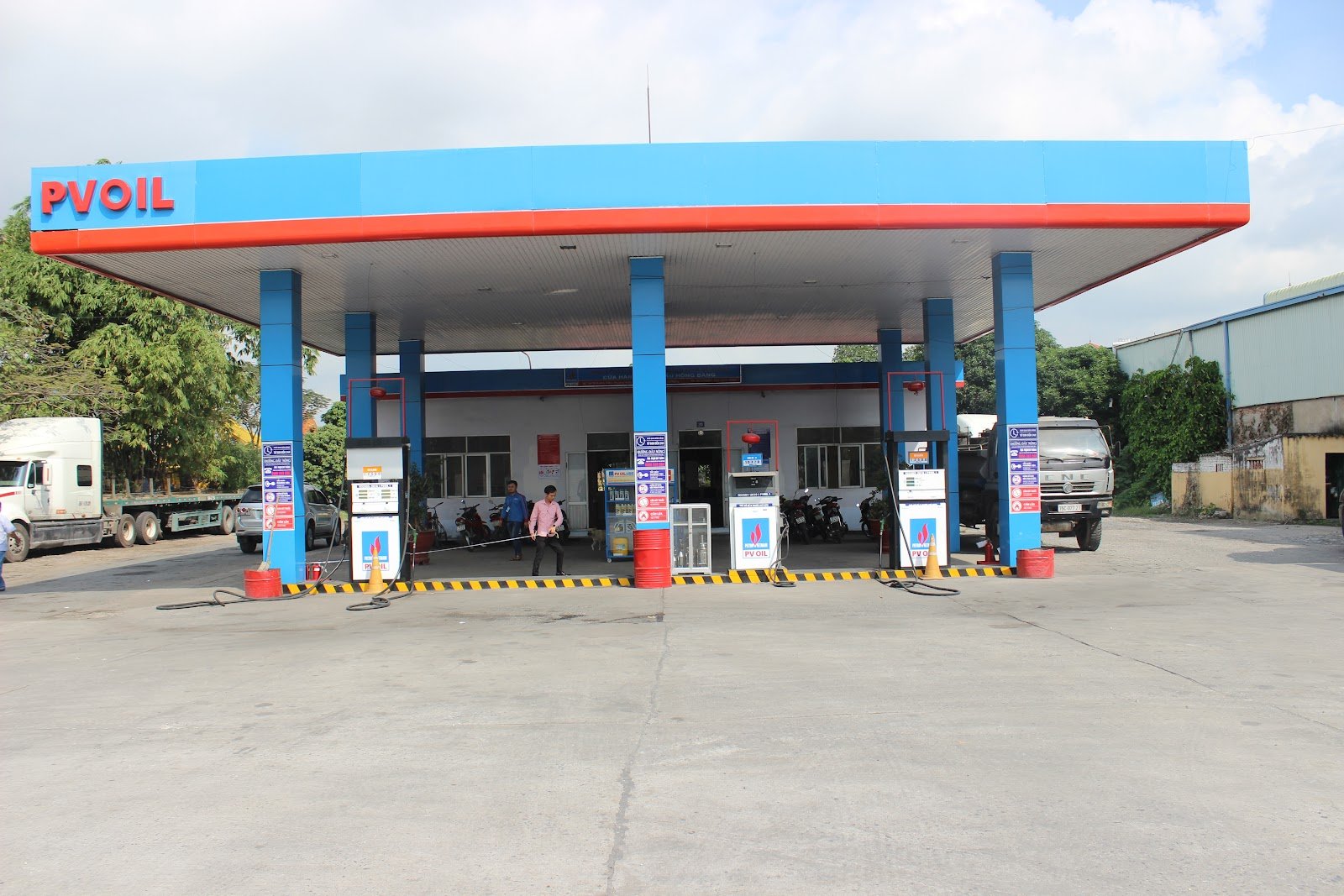 Giấy chứng nhận cửa h&agrave;ng đủ điều kiện b&aacute;n lẻ xăng dầu của Cửa h&agrave;ng xăng dầu H&ugrave;ng Vương hết hiệu lực từ ng&agrave;y 6/6/2023, nhưng cơ sở n&agrave;y vẫn tiếp tục kinh doanh.