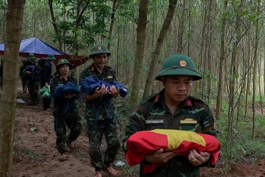 Đưa hài cốt các anh hùng liệt sĩ về để tổ chức bảo vệ, chăm sóc và hương khói chu đáo theo đúng quy định Đưa hài cốt các anh hùng liệt sĩ về để tổ chức bảo vệ, chăm sóc và hương khói chu đáo theo đúng quy định