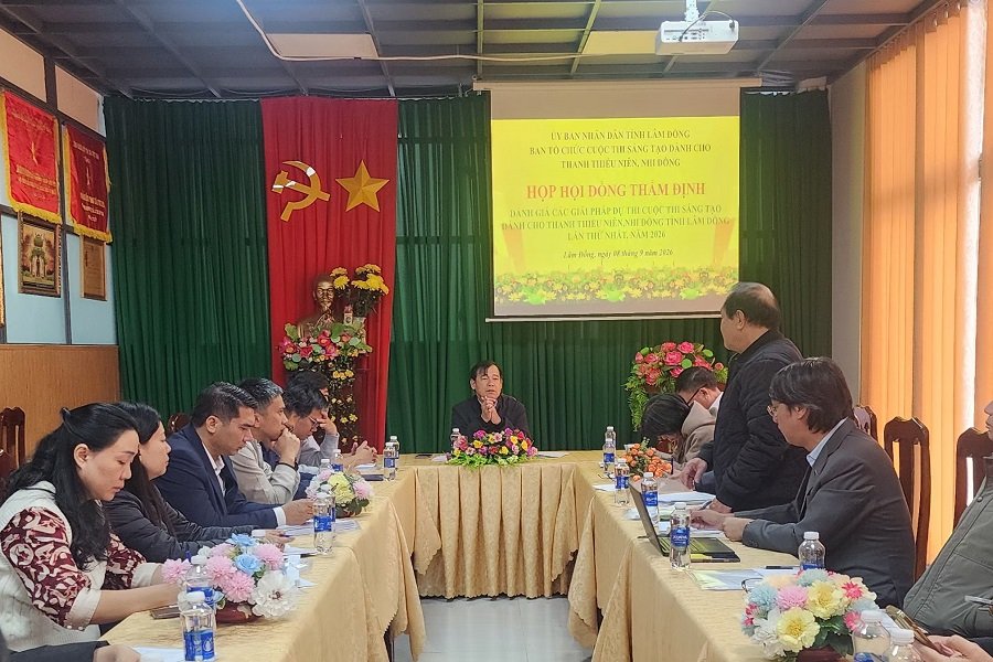 Quang cảnh cuộc họp của Hội đồng thẩm định, đ&aacute;nh gi&aacute; c&aacute;c giải ph&aacute;p tham gia Cuộc thi S&aacute;ng tạo d&agrave;nh cho thanh, thiếu ni&ecirc;n, nhi đồng tỉnh L&acirc;m Đồng năm 2026. (Ảnh: Ban TC)