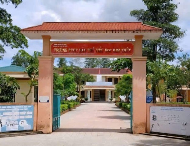 Trường Phổ thông Dân tộc bán trú Tiểu học Kim Thủy, nơi xảy ra vụ ngộ độc thực phẩm đối với 41 học sinh. Ảnh: Báo Điện tử Chính phủ. Trường Phổ thông Dân tộc bán trú Tiểu học Kim Thủy, nơi xảy ra vụ ngộ độc thực phẩm đối với 41 học sinh. Ảnh: Báo Điện tử Chính phủ.