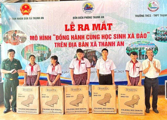 Học sinh Trường THCS–THPT Thạnh An trong một hoạt động hỗ trợ học sinh xã đảo. Ảnh: CổngTTĐTTP.HCM. Học sinh Trường THCS–THPT Thạnh An trong một hoạt động hỗ trợ học sinh xã đảo. Ảnh: CổngTTĐTTP.HCM.
