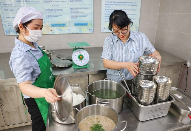 H&agrave; Nội th&agrave;nh lập 3 đo&agrave;n kiểm tra li&ecirc;n ng&agrave;nh bữa ăn b&aacute;n tr&uacute;.
