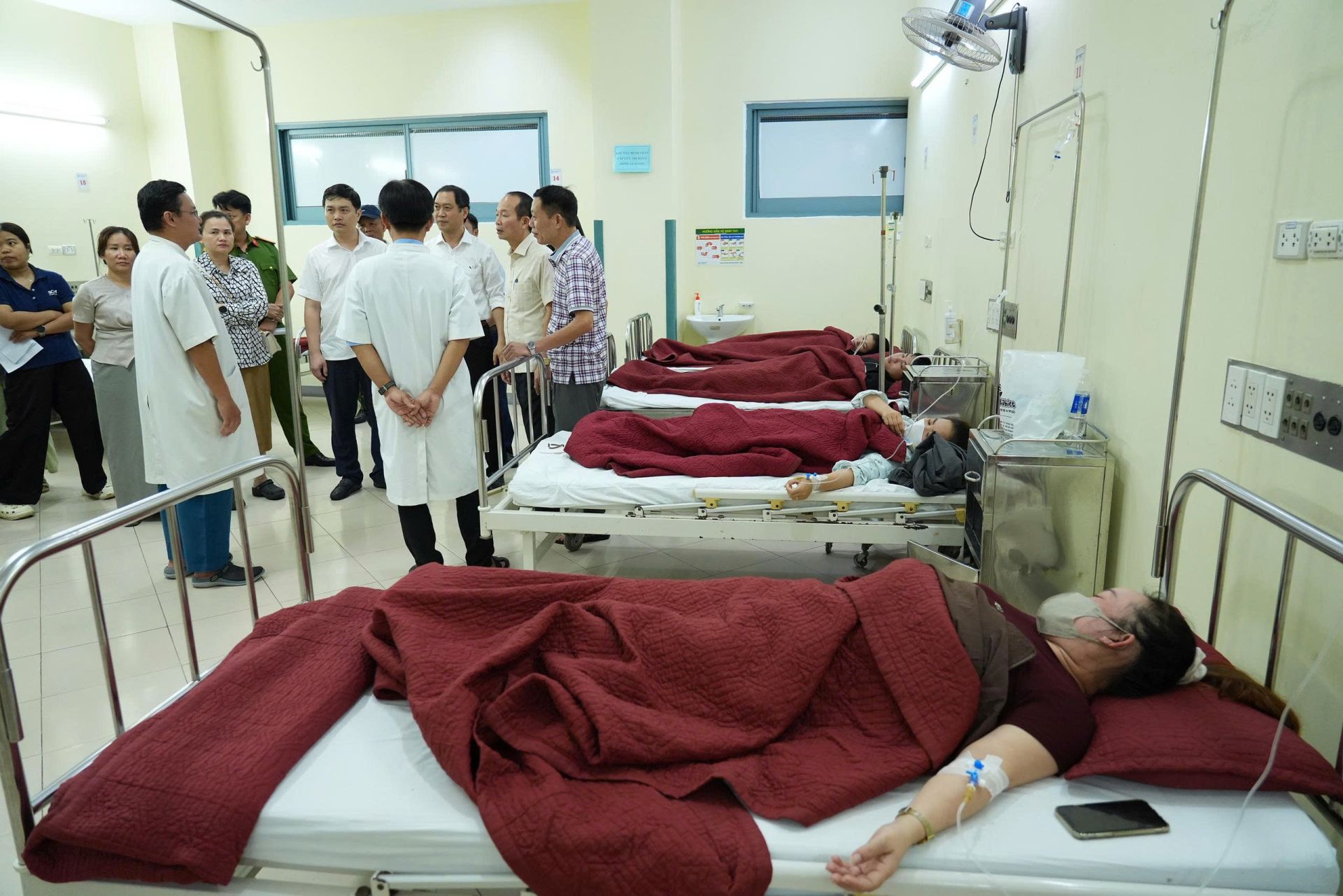 Công nhân Công ty Scavi đang được điều trị Công nhân Công ty Scavi đang được điều trị