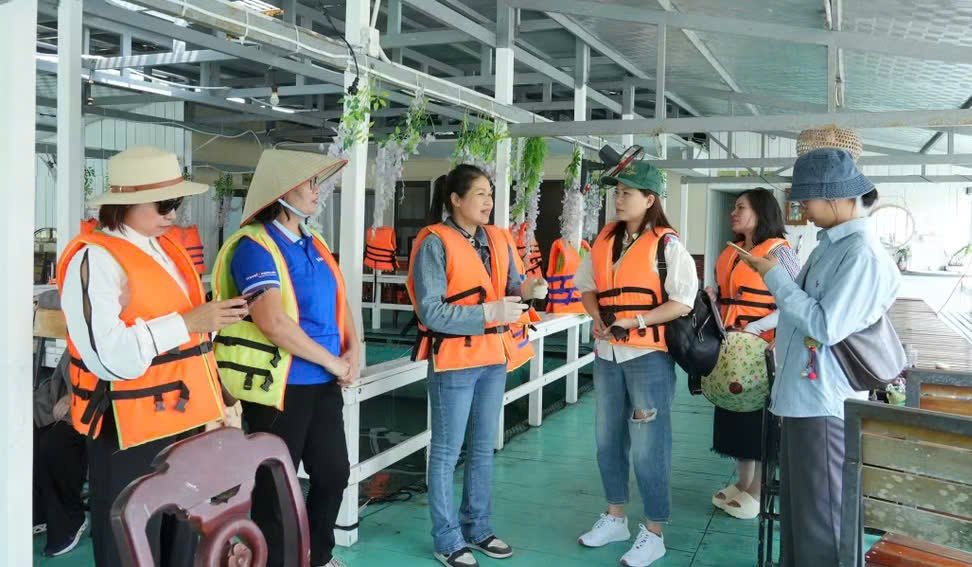 M&ocirc; h&igrave;nh du lịch sinh th&aacute;i biển đảo gắn với nu&ocirc;i trồng thủy sản l&agrave; một hướng ph&aacute;t triển đang được đặc khu V&acirc;n Đồn nghi&ecirc;n cứu