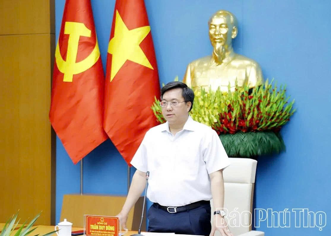 Chủ tịch UBND tỉnh Trần Duy Đông phát biểu chỉ đạo tại buổi làm việc. Chủ tịch UBND tỉnh Trần Duy Đông phát biểu chỉ đạo tại buổi làm việc.