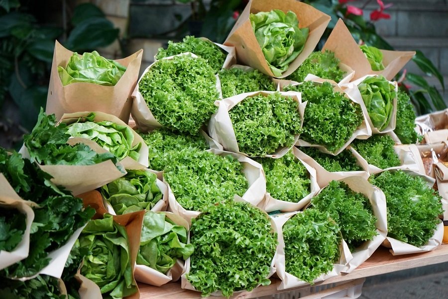 Nông sản hữu cơ được bày bán tại Phiên chợ nông sản hữu cơ Đà Lạt, phường Lang Biang – Đà Lạt, thu hút người tiêu dùng lựa chọn nhờ nguồn gốc rõ ràng. Nông sản hữu cơ được bày bán tại Phiên chợ nông sản hữu cơ Đà Lạt, phường Lang Biang – Đà Lạt, thu hút người tiêu dùng lựa chọn nhờ nguồn gốc rõ ràng.