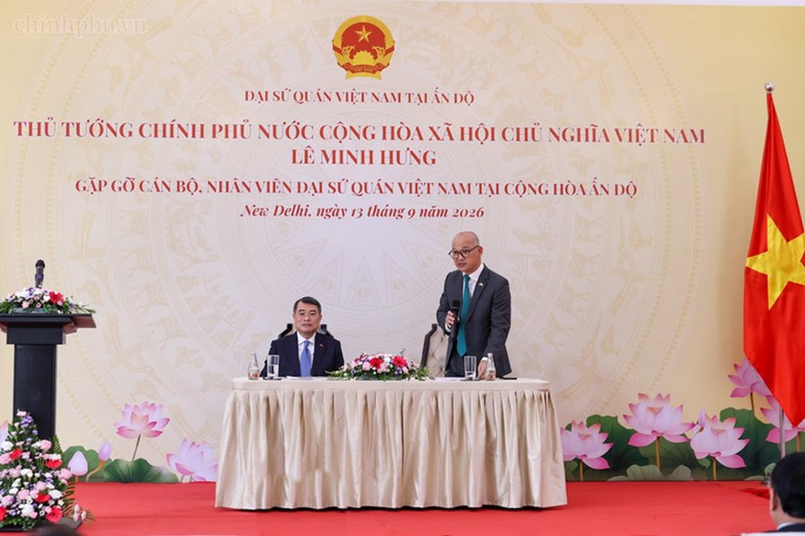 Thủ tướng L&ecirc; Minh Hưng tới thăm, l&agrave;m việc với Đại sứ qu&aacute;n Việt Nam tại Ấn Độ - Ảnh: chinhphu.vn/Nhật Bắc