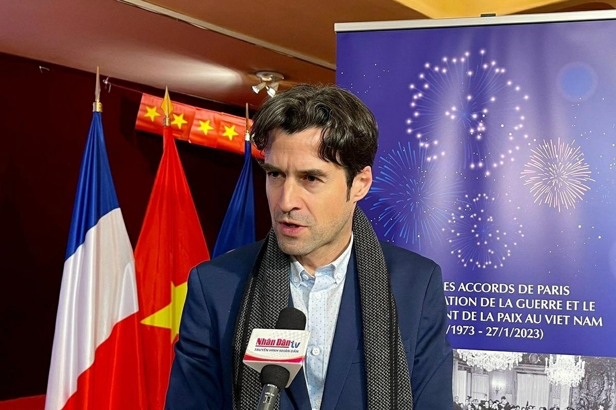 Giáo sư lịch sử đương đại Pierre Journoud hiện là người phụ trách chương trình bằng đại học (DU) Tremplin dành cho Việt Nam và hợp tác với Việt Nam, đồng thời là Chủ tịch Hiệp hội Sáng kiến Pháp-Việt (IFV). (Ảnh: Báo Nhân dân) Giáo sư lịch sử đương đại Pierre Journoud hiện là người phụ trách chương trình bằng đại học (DU) Tremplin dành cho Việt Nam và hợp tác với Việt Nam, đồng thời là Chủ tịch Hiệp hội Sáng kiến Pháp-Việt (IFV). (Ảnh: Báo Nhân dân)
