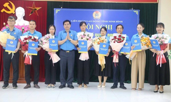 Ban Công đoàn Khu công nghiệp khu vực Châu Sơn - Thanh Liêm thành lập thêm 10 CĐCS. Ảnh: Công đoàn Ninh Bình Ban Công đoàn Khu công nghiệp khu vực Châu Sơn - Thanh Liêm thành lập thêm 10 CĐCS. Ảnh: Công đoàn Ninh Bình