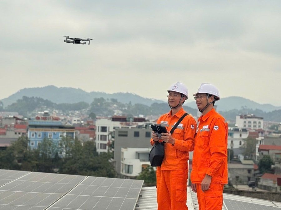 Sử dụng thiết bị bay không người lái để kiểm tra, giám sát hệ thống điện Sử dụng thiết bị bay không người lái để kiểm tra, giám sát hệ thống điện