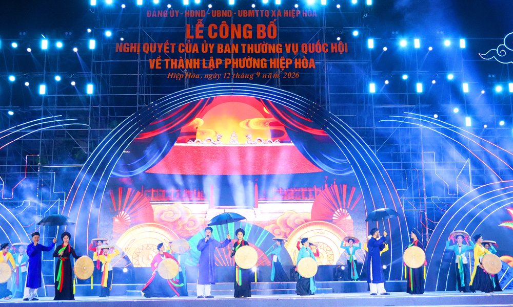 Chương tr&igrave;nh nghệ thuật đặc sắc ch&agrave;o mừng th&agrave;nh lập phường Hiệp H&ograve;a.