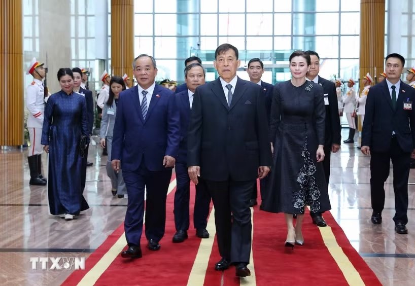 Nhà vua Thái Lan Maha Vajiralongkorn Phra Vajiraklaochaoyuhua và Hoàng hậu đến Hà Nội, bắt đầu thăm cấp Nhà nước tới Việt Nam. (Ảnh: Văn Điệp/TTXVN) Nhà vua Thái Lan Maha Vajiralongkorn Phra Vajiraklaochaoyuhua và Hoàng hậu đến Hà Nội, bắt đầu thăm cấp Nhà nước tới Việt Nam. (Ảnh: Văn Điệp/TTXVN)