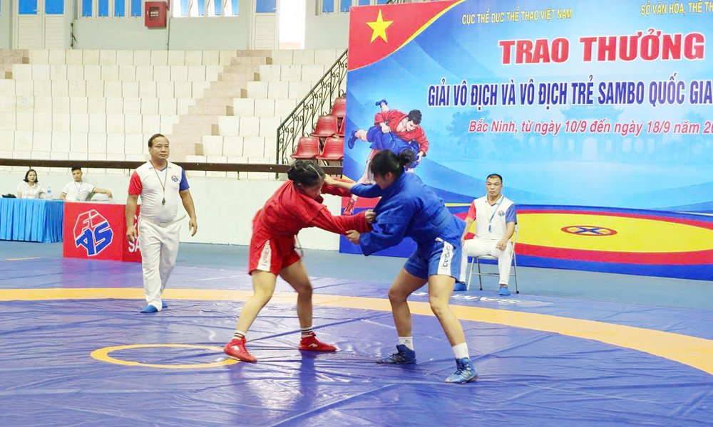 Một trận thi đấu tại Giải v&ocirc; địch v&agrave; v&ocirc; địch trẻ Sambo quốc gia năm 2026.