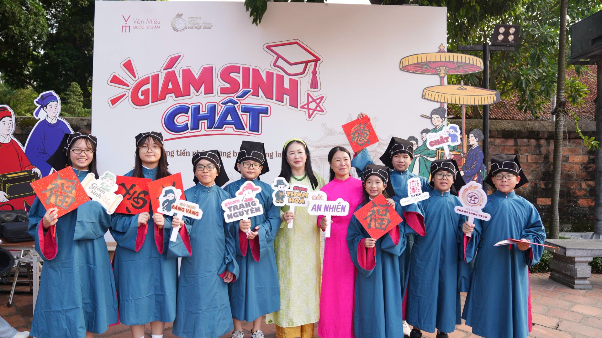 Năm 2026 đánh dấu 950 năm Quốc Tử Giám, một dấu mốc đặc biệt trong lịch sử giáo dục Việt Nam. Trong chuỗi hoạt động kỷ niệm dấu mốc này, “Nhận Học bạ – Làm Giám sinh” là một sáng kiến hướng tới đưa lịch sử giáo dục và truyền thống Đạo học Việt Nam vào một hình thức trải nghiệm đương đại. Năm 2026 đánh dấu 950 năm Quốc Tử Giám, một dấu mốc đặc biệt trong lịch sử giáo dục Việt Nam. Trong chuỗi hoạt động kỷ niệm dấu mốc này, “Nhận Học bạ – Làm Giám sinh” là một sáng kiến hướng tới đưa lịch sử giáo dục và truyền thống Đạo học Việt Nam vào một hình thức trải nghiệm đương đại.