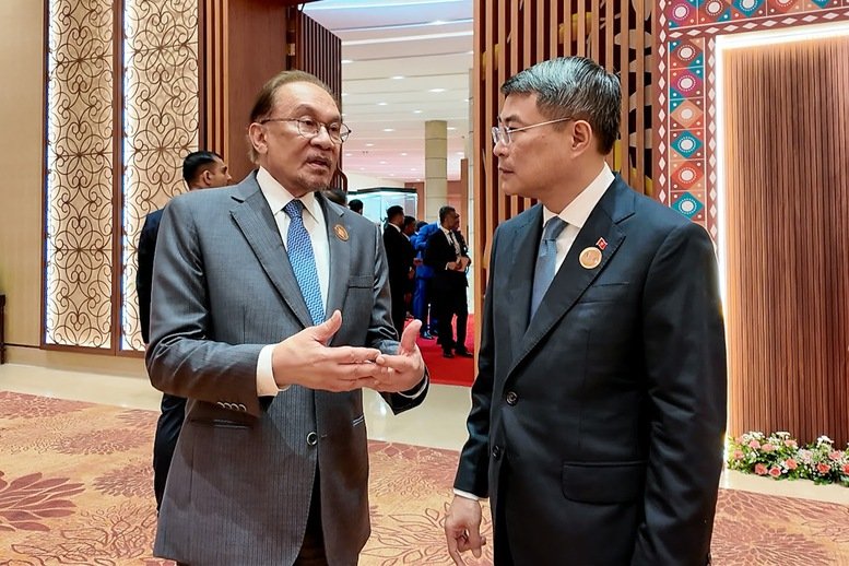 Thủ tướng Lê Minh Hưng gặp Thủ tướng Malaysia Anwar Ibrahim Thủ tướng Lê Minh Hưng gặp Thủ tướng Malaysia Anwar Ibrahim