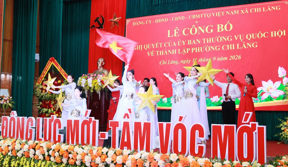 Văn nghệ ch&agrave;o mừng.