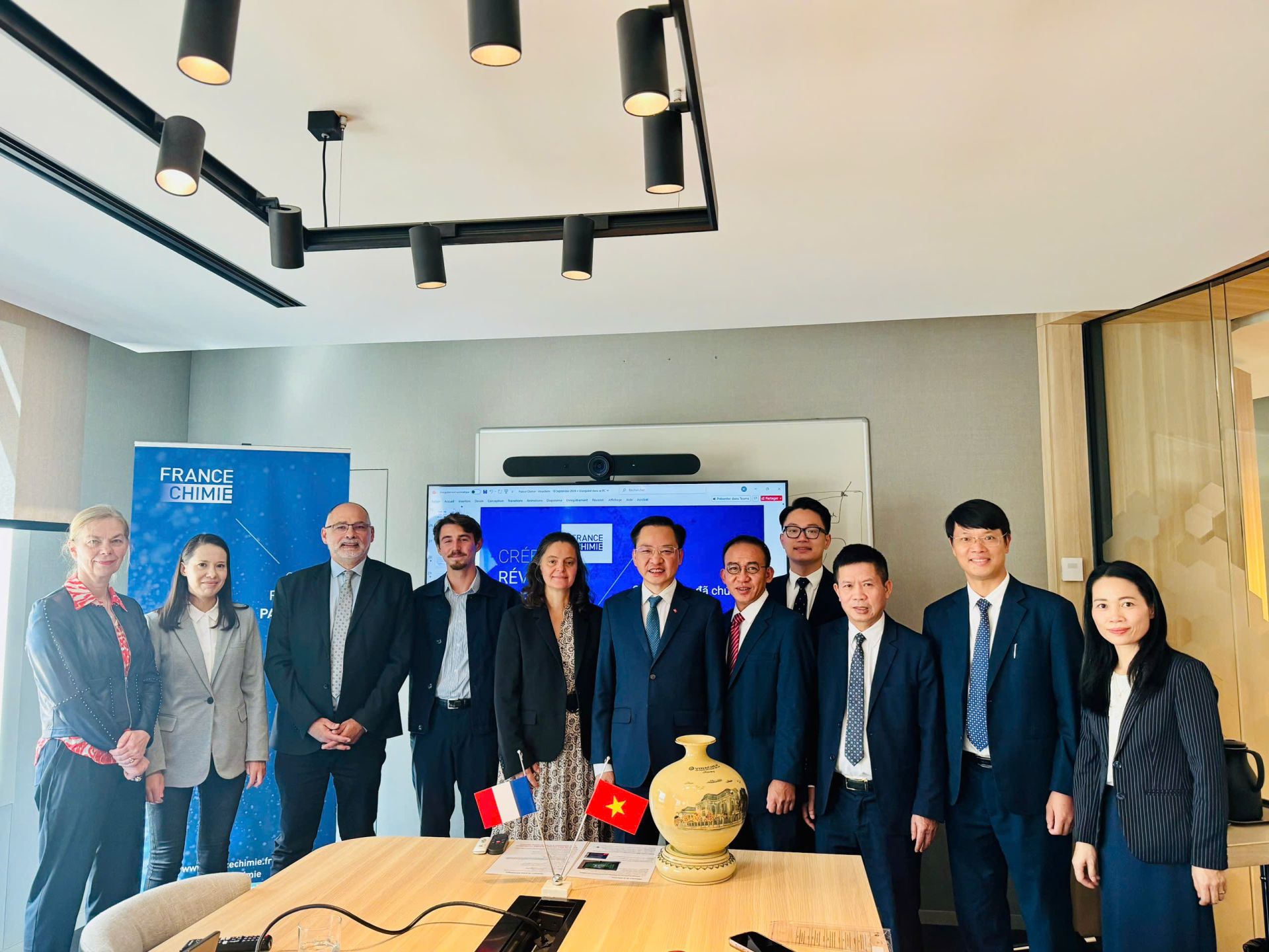 Tập đoàn Hóa chất Việt Nam thăm và làm việc tại Hiệp hội Hóa chất Quốc gia Pháp (France Chimie) Tập đoàn Hóa chất Việt Nam thăm và làm việc tại Hiệp hội Hóa chất Quốc gia Pháp (France Chimie)