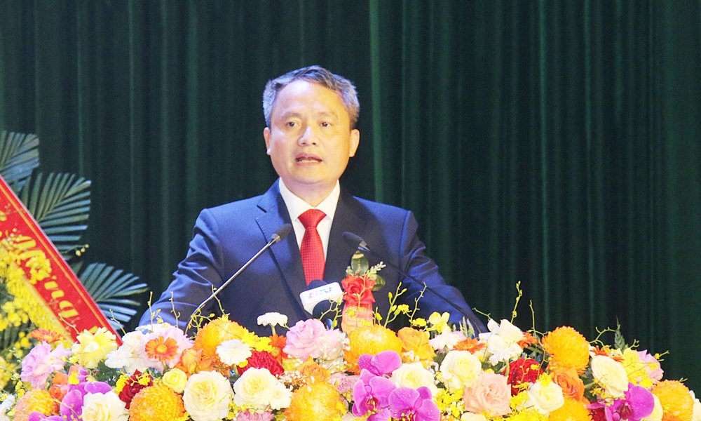 Đồng chí Trần Văn Vững, Tỉnh ủy viên, Bí thư Đảng ủy, Chủ tịch HĐND xã Tiên Du phát biểu tại buổi lễ. Đồng chí Trần Văn Vững, Tỉnh ủy viên, Bí thư Đảng ủy, Chủ tịch HĐND xã Tiên Du phát biểu tại buổi lễ.