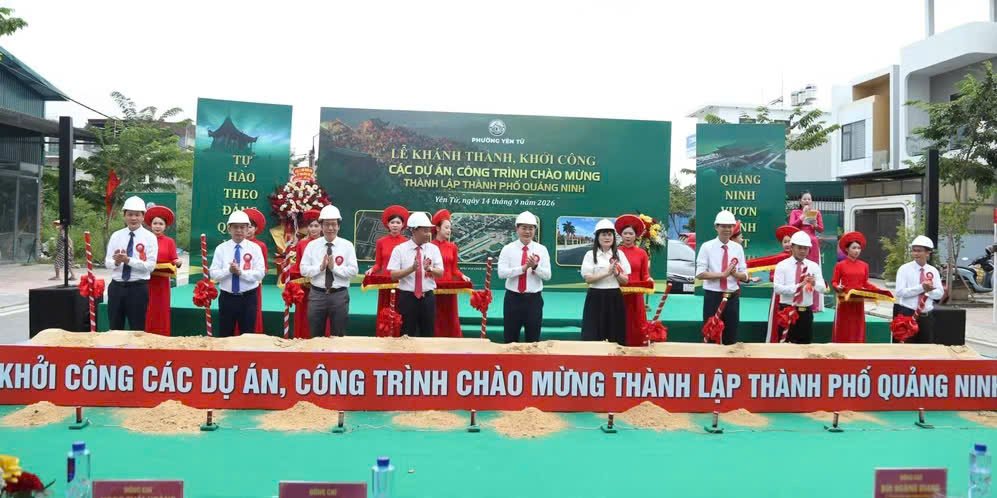 Các đại biểu thực hiện nghi thức khởi công các dự án, công trình chào mừng thành lập TP Quảng Ninh tại phường Yên Tử Các đại biểu thực hiện nghi thức khởi công các dự án, công trình chào mừng thành lập TP Quảng Ninh tại phường Yên Tử