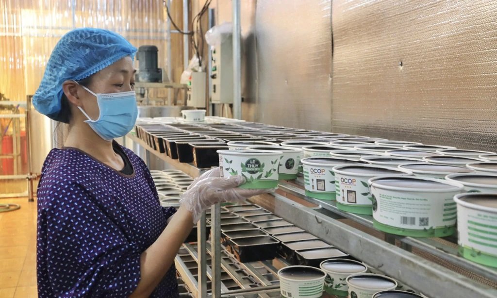 C&aacute;c sản phẩm đặc sản Cao Bằng ng&agrave;y c&agrave;ng được ch&uacute; trọng chuẩn h&oacute;a quy tr&igrave;nh sản xuất, bao b&igrave;, nh&atilde;n m&aacute;c v&agrave; x&acirc;y dựng thương hiệu.