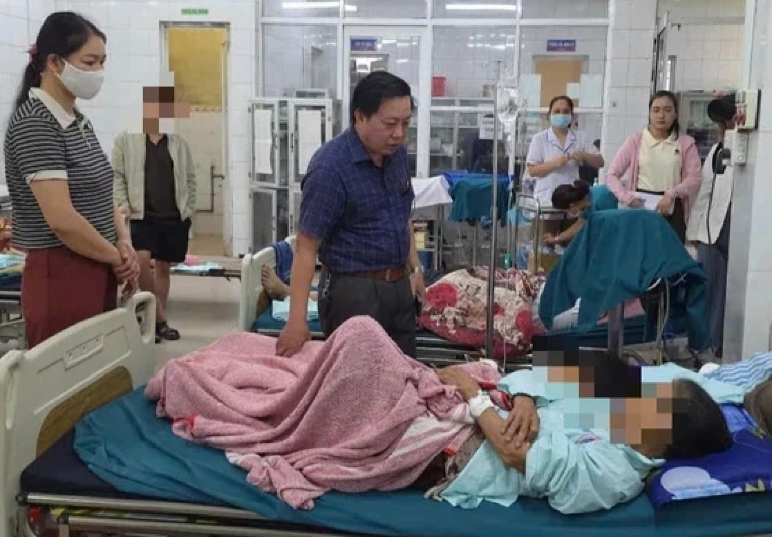 Quảng Trị: 42 người nghi ngộ độc sau khi ăn bánh mì tại tiệm mới khai trương