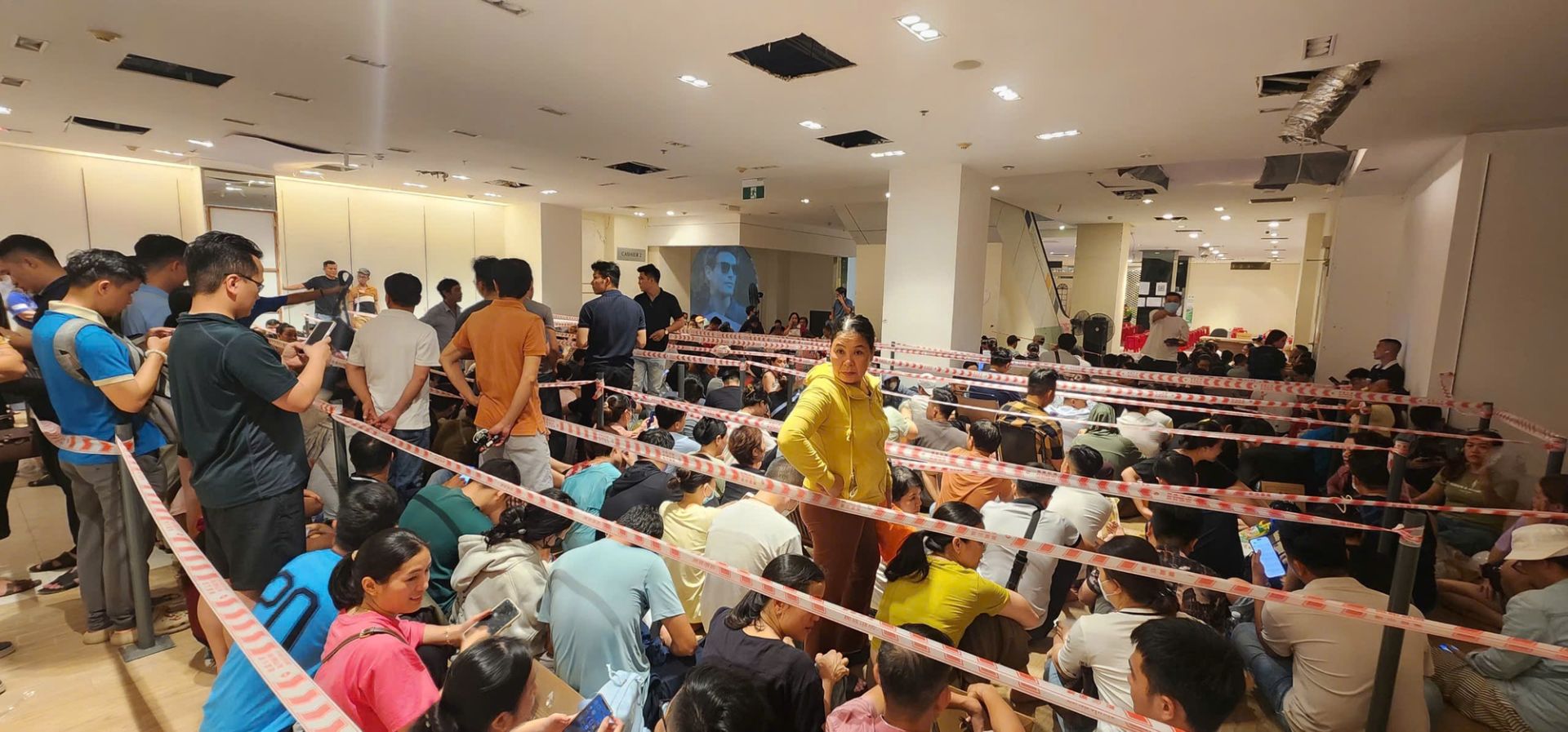 Người dân từng thức xuyên đêm xếp hàng đăng ký mua nhà ở xã hội tại Hà Nội, cho thấy sức ép nguồn cung đối với phân khúc này. Người dân từng thức xuyên đêm xếp hàng đăng ký mua nhà ở xã hội tại Hà Nội, cho thấy sức ép nguồn cung đối với phân khúc này.