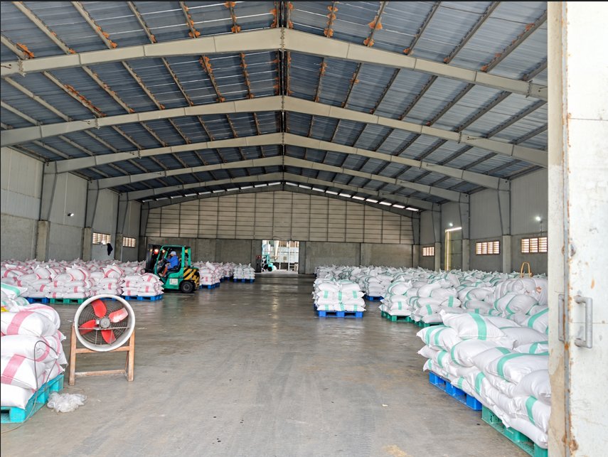 Kho xưởng và dây chuyền chế biến muối hiện đại tại nhà máy của Hasaco Kho xưởng và dây chuyền chế biến muối hiện đại tại nhà máy của Hasaco