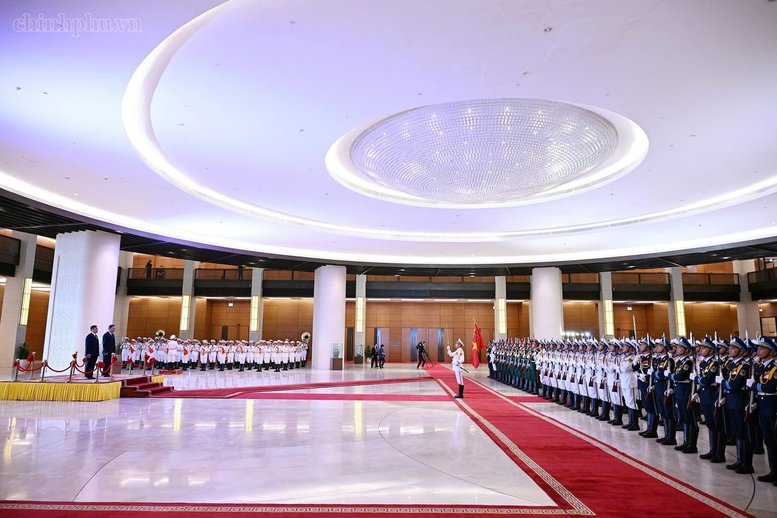 Lễ đón chính thức Nhà vua Thái Lan Maha Vajiralongkorn Phra Vajiraklaochaoyuhua và Hoàng hậu thăm cấp Nhà nước tới Việt Nam được tổ chức trọng thể tại Nhà Quốc hội (Hà Nội) - Ảnh: chinhphu.vn/Nhật Bắc Lễ đón chính thức Nhà vua Thái Lan Maha Vajiralongkorn Phra Vajiraklaochaoyuhua và Hoàng hậu thăm cấp Nhà nước tới Việt Nam được tổ chức trọng thể tại Nhà Quốc hội (Hà Nội) - Ảnh: chinhphu.vn/Nhật Bắc