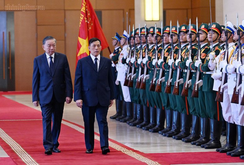 Tổng Bí thư, Chủ tịch nước Tô Lâm và Nhà vua Thái Lan Maha Vajiralongkorn Phra Vajiraklaochaoyuhua duyệt Đội danh dự Quân đội Nhân dân Việt Nam - Ảnh: chinhphu.vn/Nhật Bắc Tổng Bí thư, Chủ tịch nước Tô Lâm và Nhà vua Thái Lan Maha Vajiralongkorn Phra Vajiraklaochaoyuhua duyệt Đội danh dự Quân đội Nhân dân Việt Nam - Ảnh: chinhphu.vn/Nhật Bắc