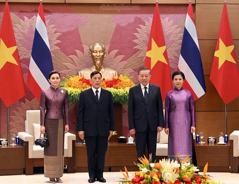 Tổng Bí thư, Chủ tịch nước Tô Lâm và Phu nhân cùng Nhà vua Thái Lan Maha Vajiralongkorn Phra Vajiraklaochaoyuhua và Hoàng hậu chụp ảnh chung - Ảnh: chinhphu.vn/Nhật Bắc Tổng Bí thư, Chủ tịch nước Tô Lâm và Phu nhân cùng Nhà vua Thái Lan Maha Vajiralongkorn Phra Vajiraklaochaoyuhua và Hoàng hậu chụp ảnh chung - Ảnh: chinhphu.vn/Nhật Bắc