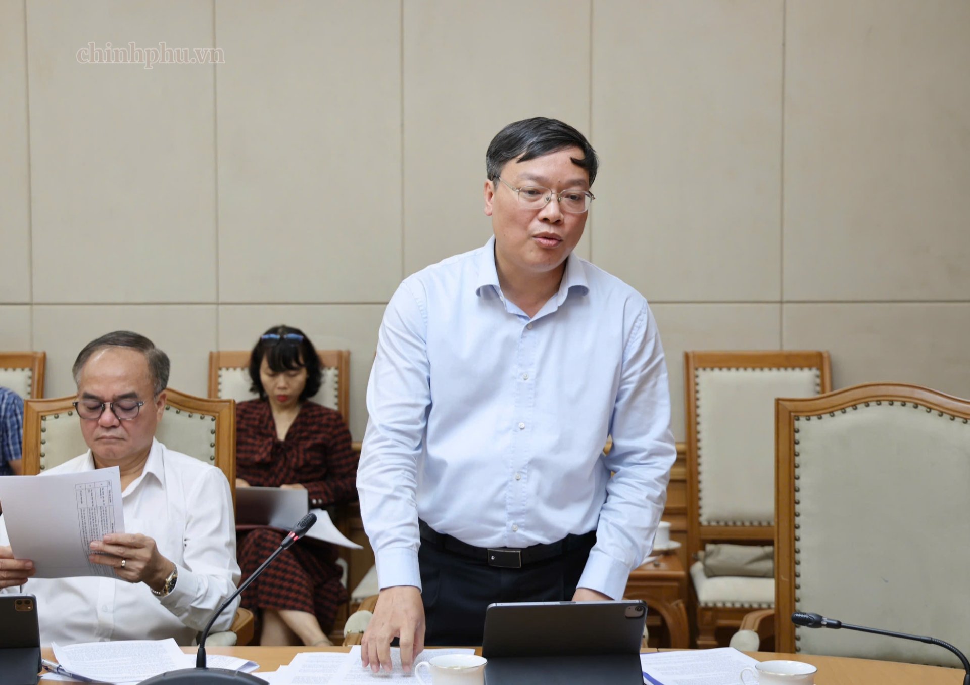 Thứ trưởng Bộ Nội vụ Trương Hải Long ph&aacute;t biểu tại buổi l&agrave;m việc - Ảnh: chinhphu.vn/Thu Giang