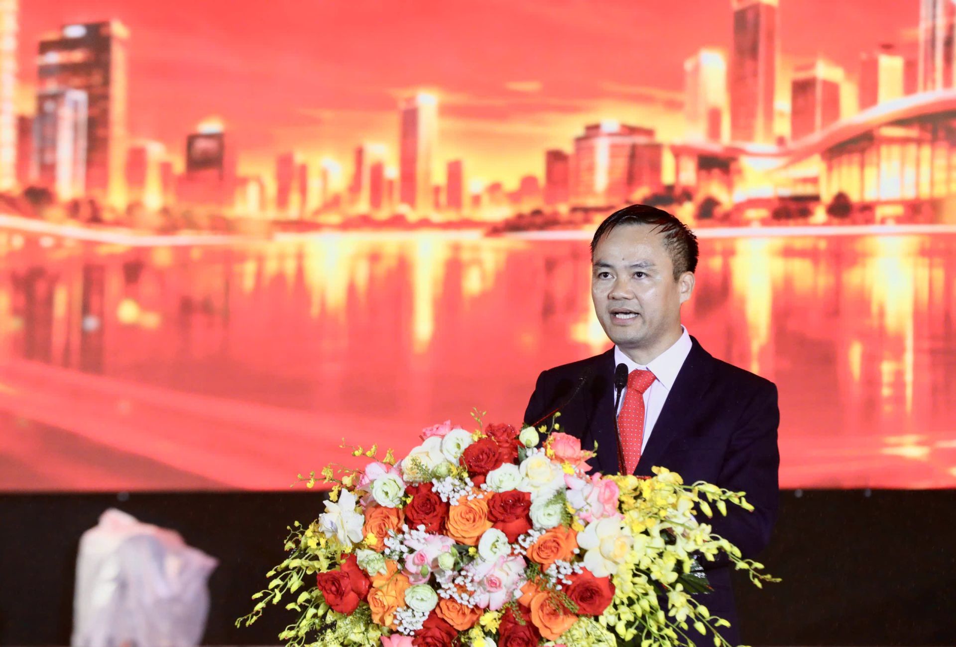 Đồng ch&iacute; Phạm C&ocirc;ng Toản, B&iacute; thư Đảng ủy, Chủ tịch HĐND x&atilde; K&eacute;p ph&aacute;t biểu tại buổi lễ.