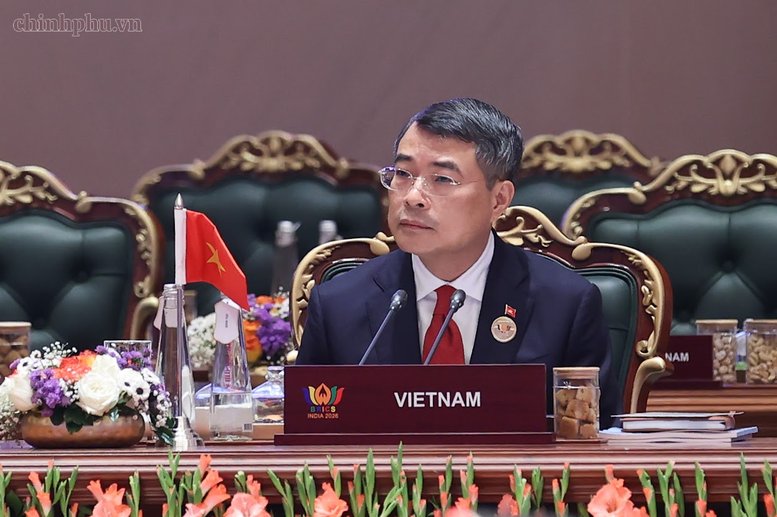 Phát biểu tại Hội nghị, Thủ tướng Chính phủ Lê Minh Hưng nêu ba định hướng lớn để BRICS phát huy vai trò trong giai đoạn tới, cũng là những đề xuất mang ý nghĩa thiết thực đối với BRICS và Việt Nam - Ảnh: chinhphu.vn/Nhật Bắc Phát biểu tại Hội nghị, Thủ tướng Chính phủ Lê Minh Hưng nêu ba định hướng lớn để BRICS phát huy vai trò trong giai đoạn tới, cũng là những đề xuất mang ý nghĩa thiết thực đối với BRICS và Việt Nam - Ảnh: chinhphu.vn/Nhật Bắc