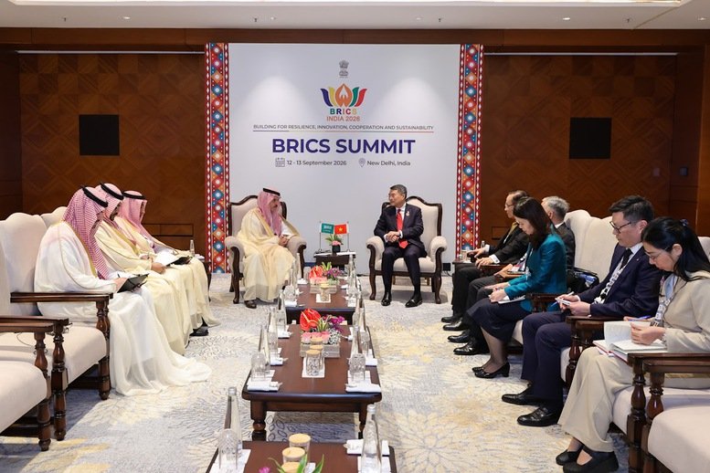 Thủ tướng Chính phủ Lê Minh Hưng tiếp Hoàng thân Faisal bin Farhan Al Saud, Trưởng đoàn, Bộ trưởng Ngoại giao Saudi Arabia - Ảnh: BNG Thủ tướng Chính phủ Lê Minh Hưng tiếp Hoàng thân Faisal bin Farhan Al Saud, Trưởng đoàn, Bộ trưởng Ngoại giao Saudi Arabia - Ảnh: BNG