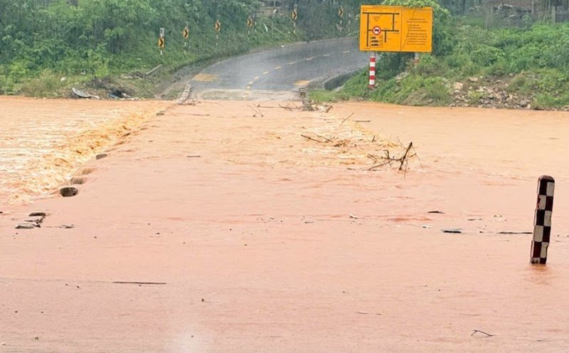 Cảnh báo lũ quét, sạt lở đất do mưa lũ ở các tỉnh Sơn La, Phú Thọ, Lào Cai, Quảng Ninh, từ Thanh Hóa đến Hà Tĩnh Cảnh báo lũ quét, sạt lở đất do mưa lũ ở các tỉnh Sơn La, Phú Thọ, Lào Cai, Quảng Ninh, từ Thanh Hóa đến Hà Tĩnh
