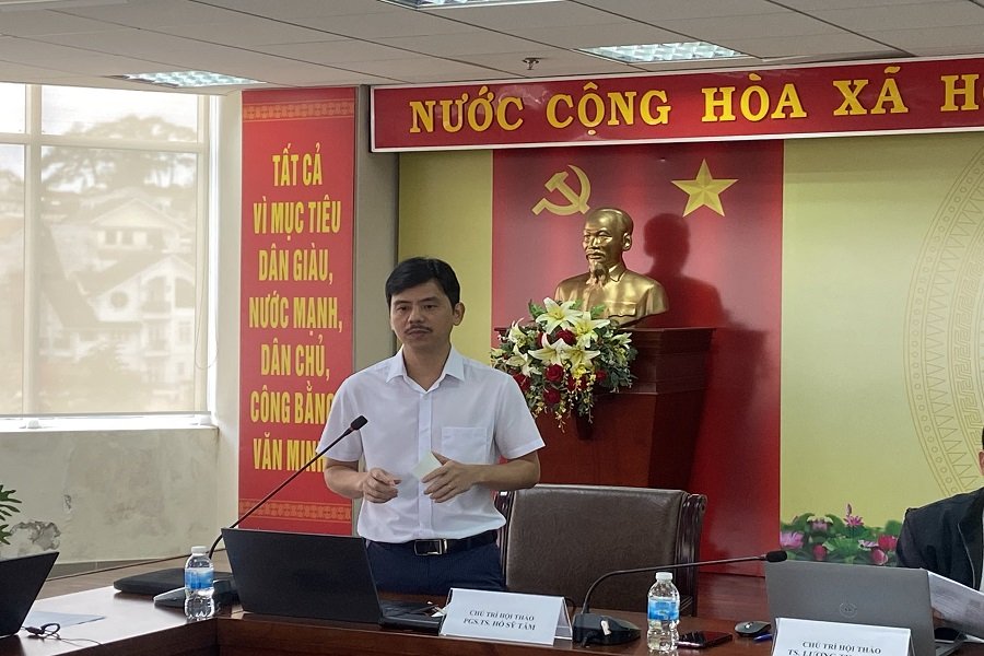 PGS.TS. Hồ Sỹ Tâm - Trưởng phòng Khoa học Công nghệ và Hợp tác Quốc tế, Trường Đại học Thủy lợi trình bày kết quả nghiên cứu. PGS.TS. Hồ Sỹ Tâm - Trưởng phòng Khoa học Công nghệ và Hợp tác Quốc tế, Trường Đại học Thủy lợi trình bày kết quả nghiên cứu.