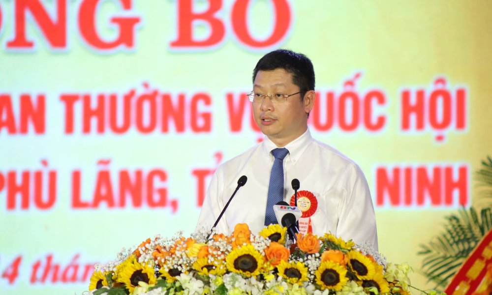 đồng chí Trần Huy Phương, Phó Bí thư Tỉnh ủy phát biểu tại buổi lễ. đồng chí Trần Huy Phương, Phó Bí thư Tỉnh ủy phát biểu tại buổi lễ.