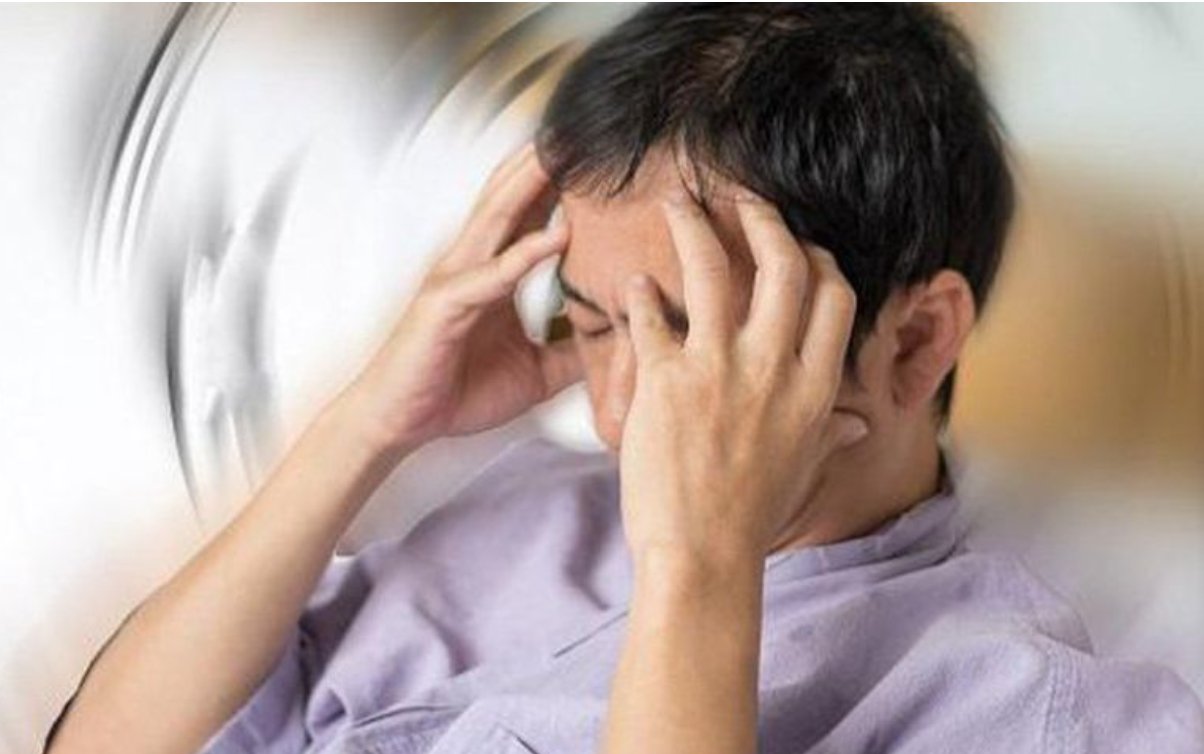 Chóng mặt kèm mất thăng bằng đột ngột có thể liên quan đến tai biến mạch máu não Chóng mặt kèm mất thăng bằng đột ngột có thể liên quan đến tai biến mạch máu não