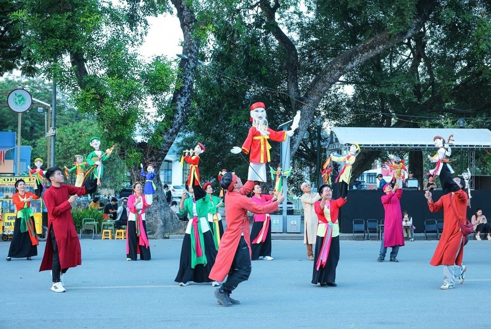 Festival Thu Hà Nội 2026 kết nối các giá trị di sản, văn hóa và nghệ thuật, tạo không gian trải nghiệm đặc sắc cho người dân và du khách. Ảnh minh họa (TTXVN) Festival Thu Hà Nội 2026 kết nối các giá trị di sản, văn hóa và nghệ thuật, tạo không gian trải nghiệm đặc sắc cho người dân và du khách. Ảnh minh họa (TTXVN)