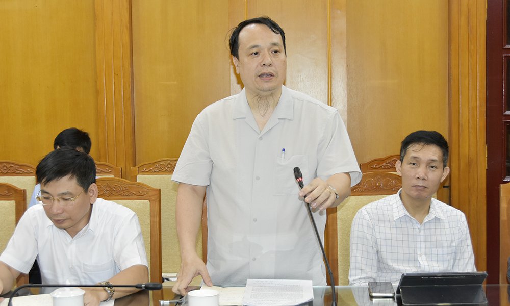Lãnh đạo Công ty cổ phần Đầu tư Kỷ Nguyên Mới Việt Nam tiếp thu các góp ý về ứng dụng tại hội nghị. Lãnh đạo Công ty cổ phần Đầu tư Kỷ Nguyên Mới Việt Nam tiếp thu các góp ý về ứng dụng tại hội nghị.