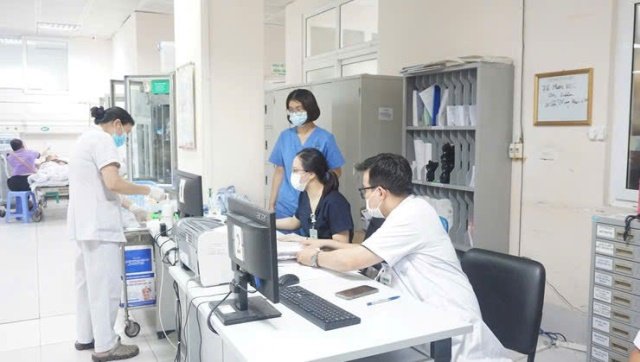 Hệ thống quản lý quốc gia về hành nghề và hoạt động khám bệnh, chữa bệnh được xây dựng nhằm quản lý dữ liệu người hành nghề và cơ sở khám, chữa bệnh, góp phần tăng khả năng quản lý, giám sát và kiểm chứng thông tin. Ảnh: Sở Y tế Hà Nội. Hệ thống quản lý quốc gia về hành nghề và hoạt động khám bệnh, chữa bệnh được xây dựng nhằm quản lý dữ liệu người hành nghề và cơ sở khám, chữa bệnh, góp phần tăng khả năng quản lý, giám sát và kiểm chứng thông tin. Ảnh: Sở Y tế Hà Nội.