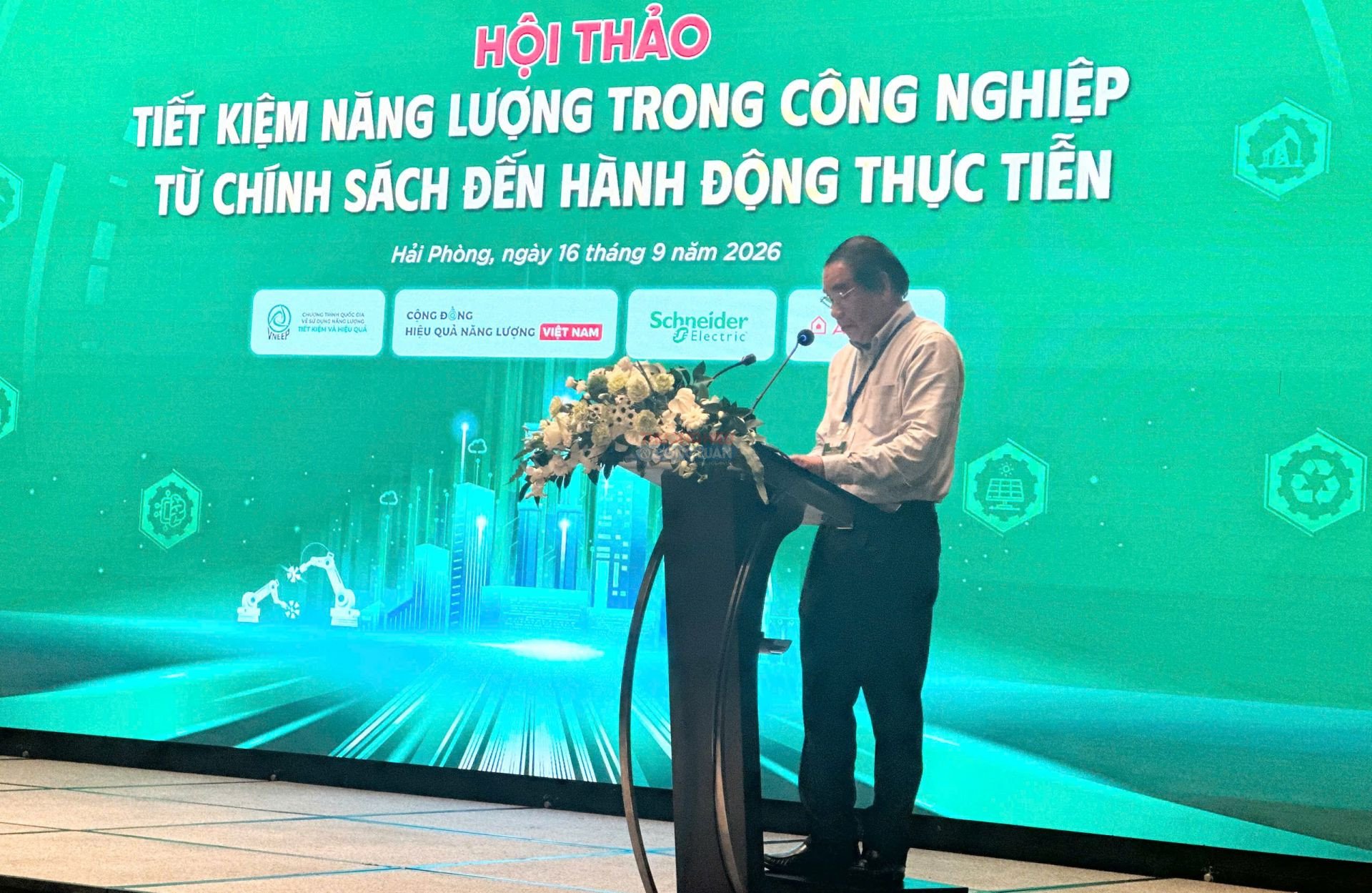 Ông Nguyễn Đình Hiệp – Chủ tịch Hội Khoa học và công nghệ sử dụng năng lượng tiết kiệm và hiệu quả Việt Nam phát biểu tại Hôị thảo. Ông Nguyễn Đình Hiệp – Chủ tịch Hội Khoa học và công nghệ sử dụng năng lượng tiết kiệm và hiệu quả Việt Nam phát biểu tại Hôị thảo.