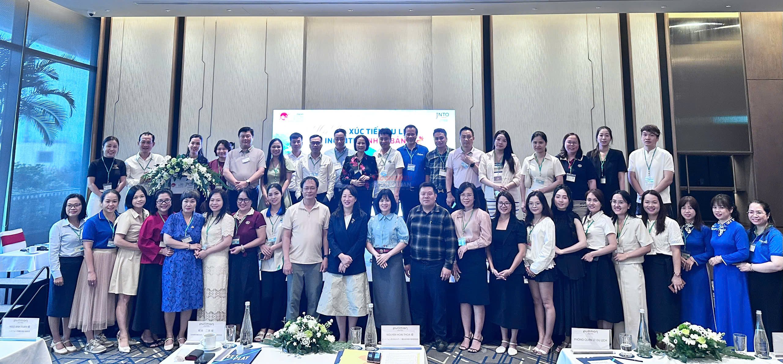 Các đại biểu tham dự chụp ảnh lưu niệm tại hội thảo Các đại biểu tham dự chụp ảnh lưu niệm tại hội thảo