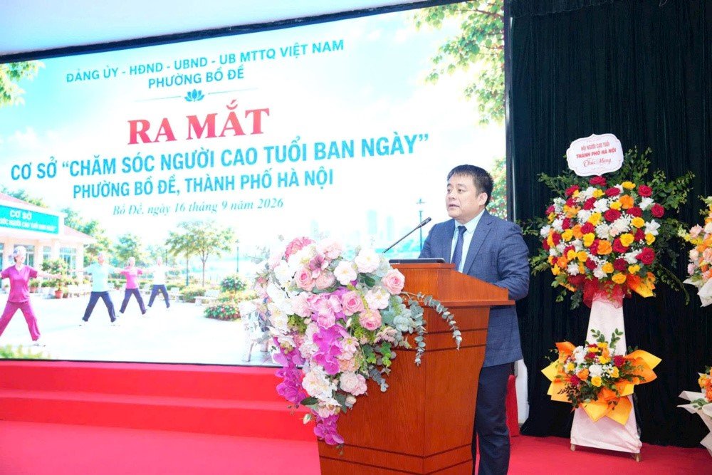 Chủ tịch UBND phường Bồ Đề Phạm Bạch Đằng ph&aacute;t biểu tại lễ ra mắt. Ảnh: PV