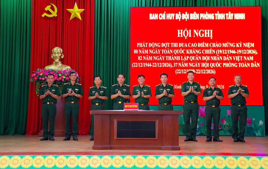 C&aacute;c Cụm thi đua trong Bộ đội Bi&ecirc;n ph&ograve;ng tỉnh ho&agrave;n th&agrave;nh k&yacute; kết giao ước thi đua, thể hiện quyết t&acirc;m ho&agrave;n th&agrave;nh thắng lợi mục ti&ecirc;u, nội dung, chỉ ti&ecirc;u Đợt thi đua cao điểm